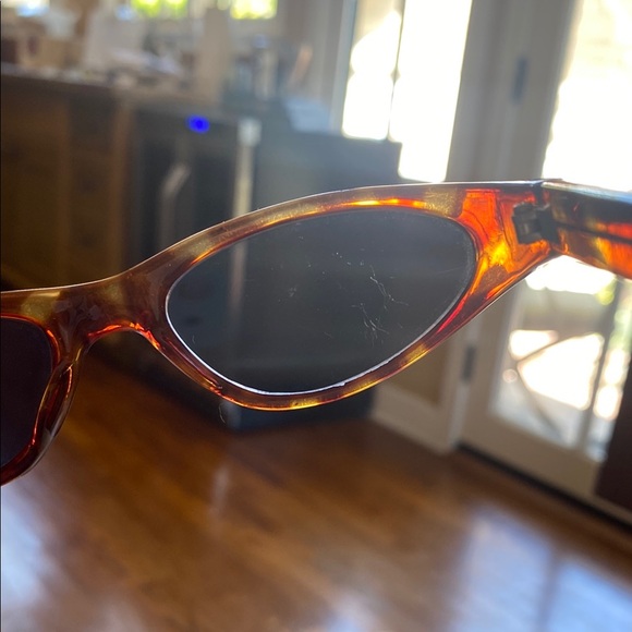 Tortoise Shell Sunglasses - Picture 5 of 5